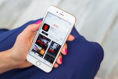 Riga, Letonya - 8 Eylül 2016: Netflix uygulaması App Store üzerinde.