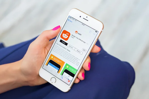 RIGA, Letonia - 8 de septiembre de 2016: Aplicación Reddit en App Store . — Foto de Stock