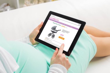 Hamile kadın alışveriş online bebek mağaza