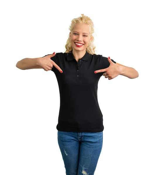 Frau in schwarzem Rundhals-T-Shirt zeigt mit beiden Händen darauf — Stockfoto