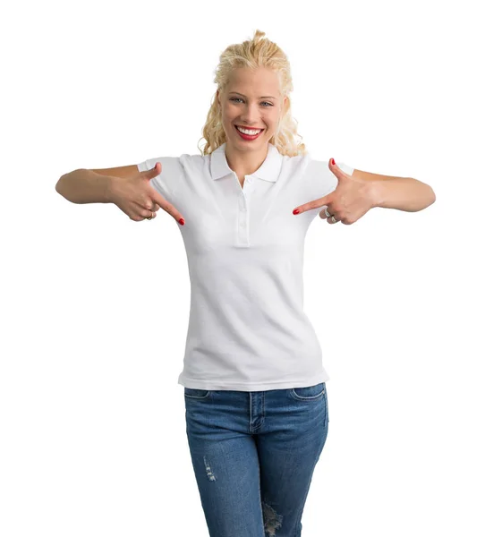 Frau im weißen Polo-T-Shirt zeigt mit beiden Händen darauf — Stockfoto