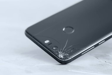 Arka cep telefonu cam kırıkları 