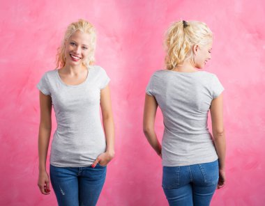 Kadın pembe bir arka plan üzerinde gri yuvarlak boyun T-shirt 
