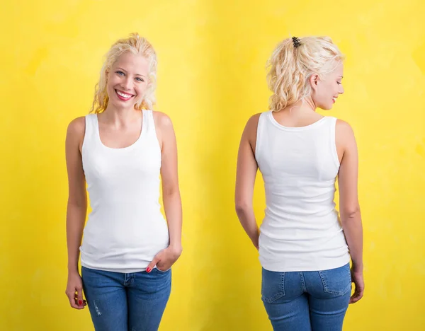 Mujer en camiseta blanca sobre fondo amarillo —  Fotos de Stock