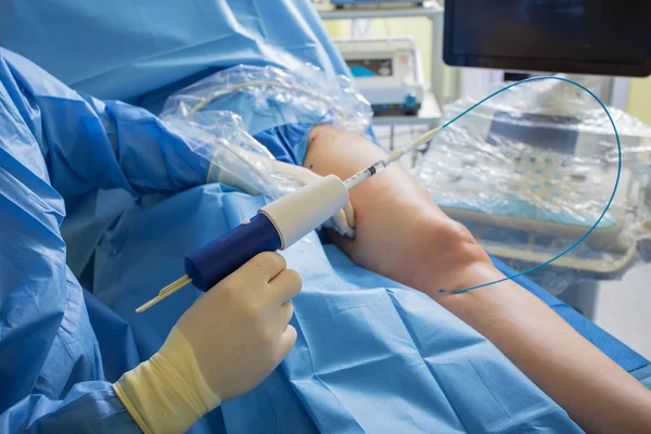 Médicos en sala de cirugía — Foto de Stock