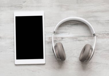 Kulaklıklar ve tablet
