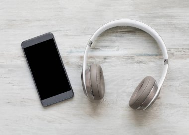 kulaklıklar ve smartphone
