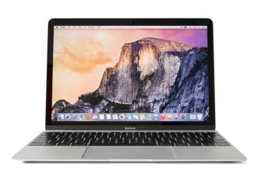 Riga, Letonya - 29 Aralık 2016: 12-inç Macbook dizüstü bilgisayar üzerinde beyaz izole.