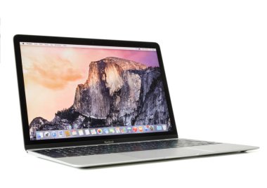 Riga, Letonya - 29 Aralık 2016: 12-inç Macbook dizüstü bilgisayar ile retina ekran.