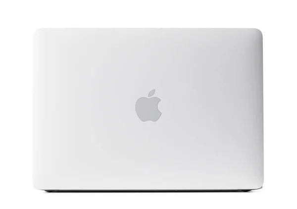 RIGA, Letonia - 29 de diciembre de 2016: Ordenador portátil Macbook . — Foto de Stock