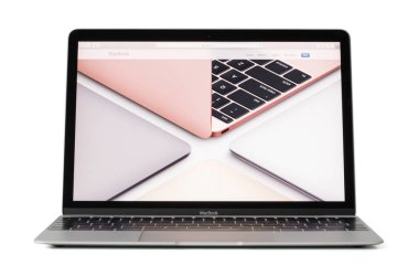 Riga, Letonya - 06 Şubat 2017: 12-inç Macbook dizüstü bilgisayar ekranında farklı renklerde.