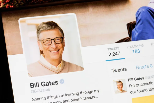 RIGA, LATVIA - 02 de fevereiro de 2017: Bill Gates Twitter profile . — Fotografia de Stock