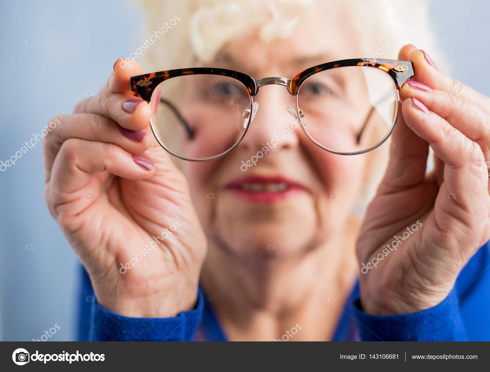 https://st3.depositphotos.com/3881799/14310/i/1600/depositphotos_143106681-stock-photo-grandma-looking-through-her-glasses.jpg