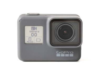 Riga, Letonya - 24 Şubat 2017: Gopro kamera Hero5 oturum birleştiren 4k video, tek tuşla basitliği ve ses denetiminde tüm küçük, su geçirmez tasarımı. Kamera önden görünümü.