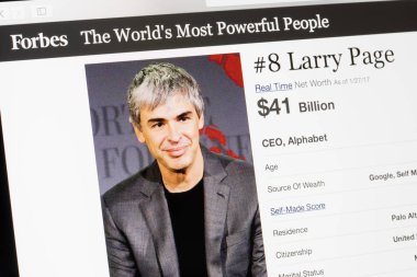 Riga, Letonya - 24 Şubat 2017: Forbes dergisi dünyanın en güçlü People.Number 8 Alphabetlarry sayfa CEO'su listesi.