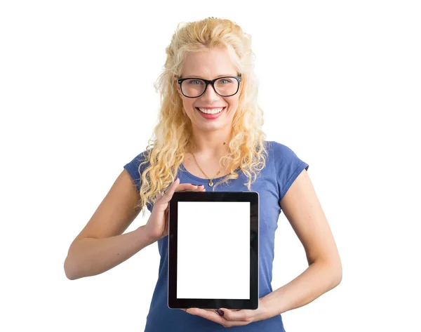 空白の画面のタブレットを示す眼鏡を掛けた女性 — ストック写真