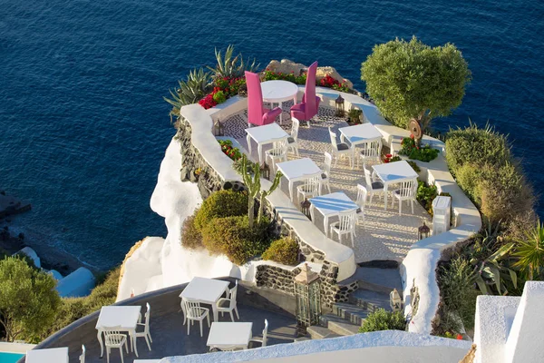 Pequeno restaurante em Oia cidade em Santorini — Fotografia de Stock