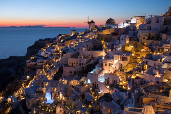 ギリシャ、サントリーニ島の伝統的なイアの素晴らしい夕日 — ストック写真
