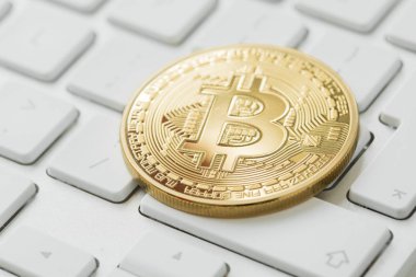 Bilgisayar klavye üzerinde Bitcoin