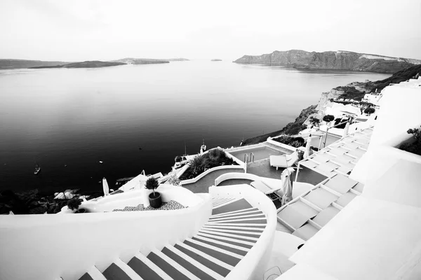 黒と白のサントリーニ島の家 — ストック写真