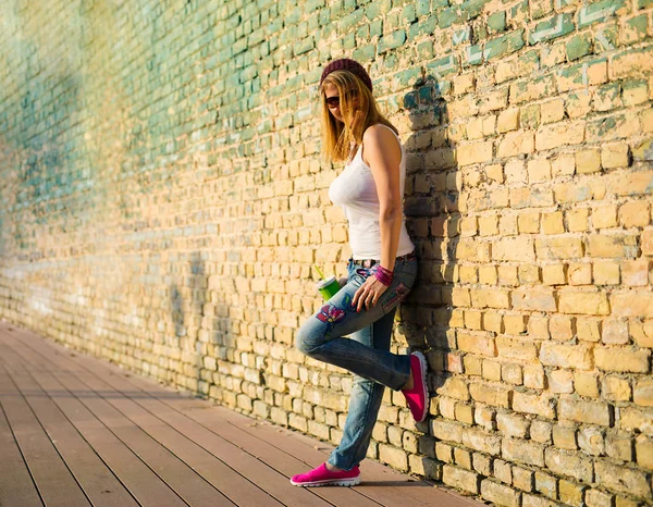 Hipster leaning against brick wall — Stock Photo, Image