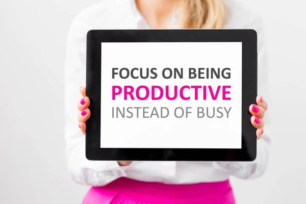 Concéntrate en ser productivo en lugar de ocupado — Foto de Stock