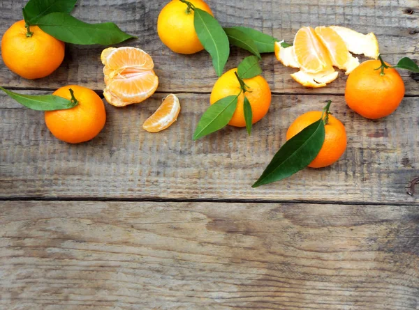 Ripe tangerine on a wooden background. selective focus. copy space — Stock Photo, Image