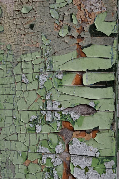 Fundo de uma parede de madeira velha com superfície de pintura de descascamento — Fotografia de Stock