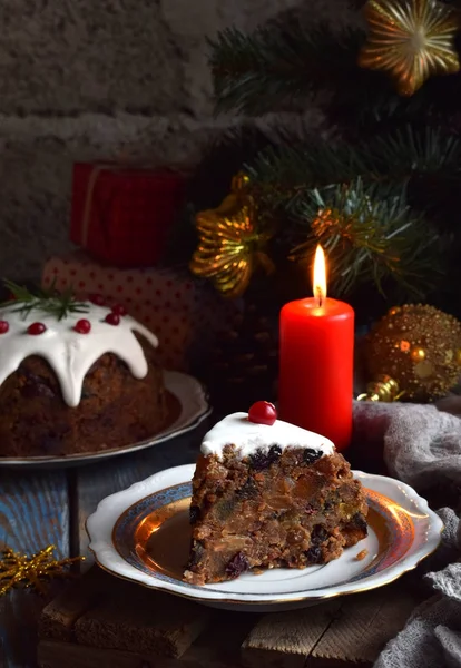 Traditioneller Englischer Weihnachtspudding Mit Winterbeeren Trockenfrüchten Nuss Festlichen Rahmen Mit — Stockfoto