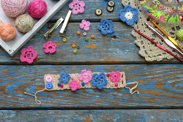 Needlework accessories for creating crocheted jewelry. Step 2 - sew crocheted flowers to bracelet or chain. DIY project. Small business. Income from hobby — Stock Photo, Image