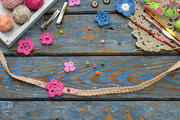 Needlework accessories for creating crocheted jewelry. Step 2 - sew crocheted flowers to bracelet or chain. DIY project. Small business. Income from hobby — Stock Photo, Image