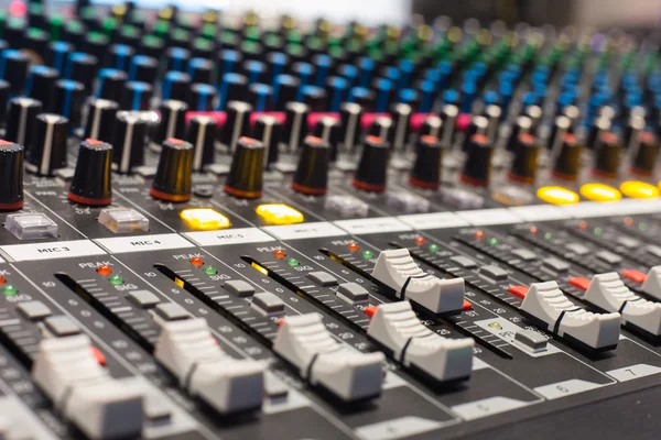 ses karıştırıcı kontrol düğmeleri cihazı