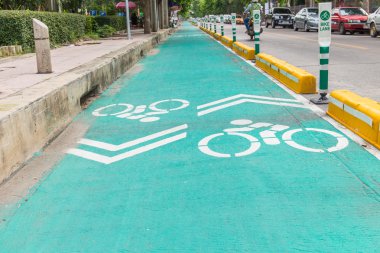 Beyaz Bisiklet işareti ile Bisiklet şeritli