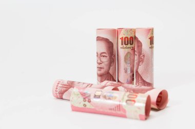 beyaz zemin üzerine Tay banknotlar.