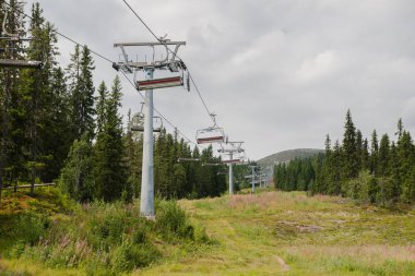 Teleferik alan ve orman Trysil, Norveç'in en büyük kayak merkezinde 