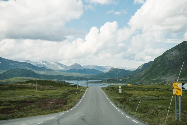 Estrada Para Montanhas Noruega Verão — Fotografia de Stock Grátis