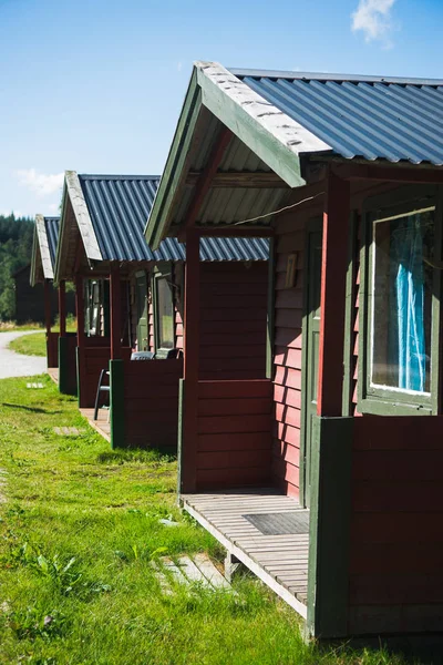 Mooie Houten Huizen Het Dorp Noorwegen — Gratis stockfoto