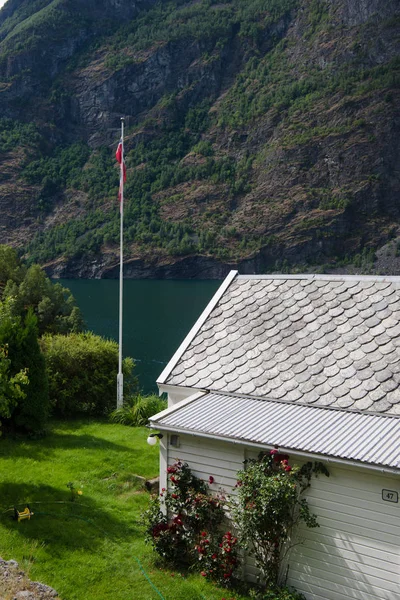 Casă Frumoasă Din Lemn Satul Norvegia — Fotografie de stoc gratuită