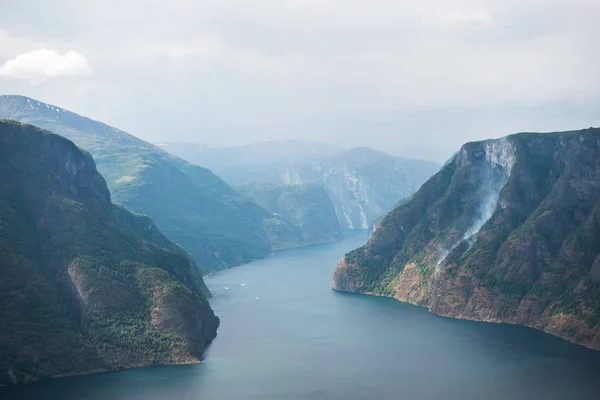 Majestuosa Vista Mar Fiordo Aurlandsfjord Desde Mirador Stegastein Aurland Noruega — Foto de stock gratis