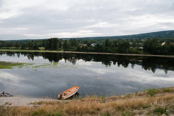 Folyó Örökzöld Fák Parton Napfényben Trysil Norvégia Legnagyobb Síközpontja — ingyenes stock fotók