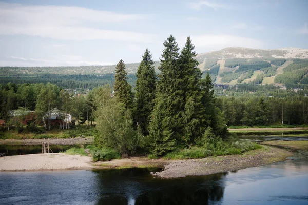 River Evergreen Trees Shores Sunlight Trysil Norway Largest Ski Resort — Free Stock Photo