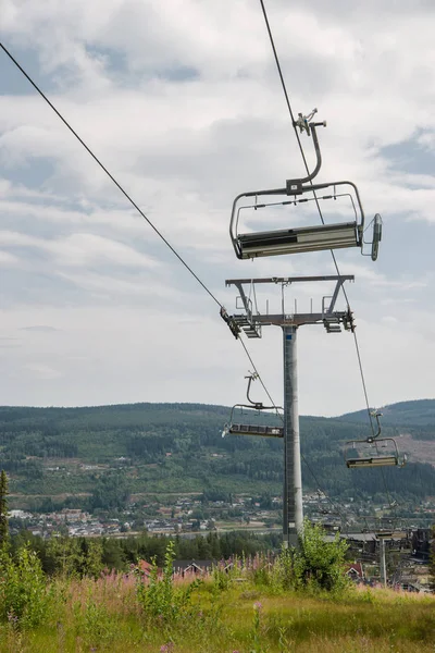 Teleférico Sobre Campo Floresta Trysil Maior Estância Esqui Noruega — Fotos gratuitas