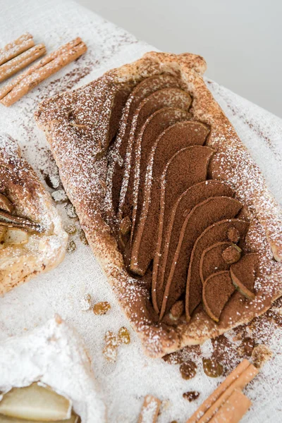 Knapperig Bladerdeeg Taart Zelfgebakken Taart Met Peren Bovenaanzicht Heerlijk Dessert — Stockfoto