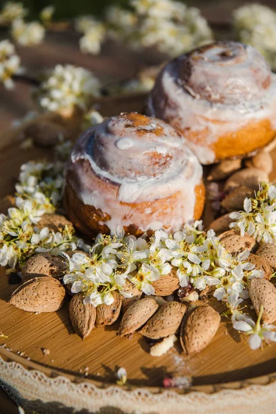 Zelfgemaakte Cinnabon Buns Met Cinnamon Cream Lekkere Taarten Met Roomboterroom — Stockfoto