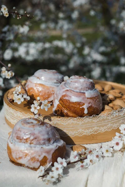 Zelfgemaakte Cinnabon Buns Met Cinnamon Cream Lekkere Taarten Met Roomboterroom — Stockfoto