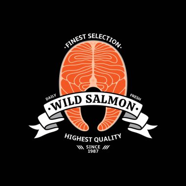Siyah arka planda biftek ve kurdeleli somon balığı logosu. Atlantik, chinook, somon ya da pembe somon balığı çiğ biftek çizimleri