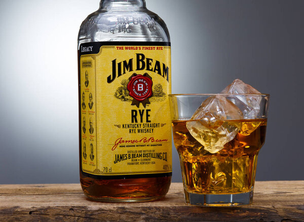 Минск, Белоруссия - 6 ДЕКАБРЯ 2016 года: Бутылка Джека Дэниелса
. 