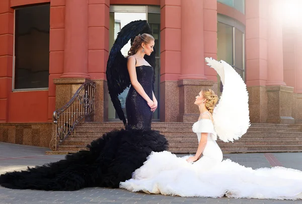 White and black angel — Stock Photo, Image