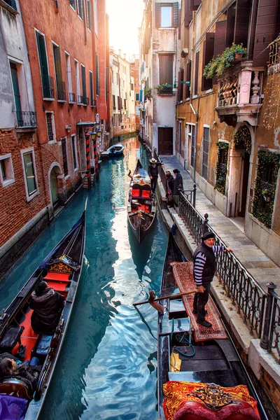 Venecia Febrero 2018 Canal Con Góndolas Venecia Italia — Foto de Stock