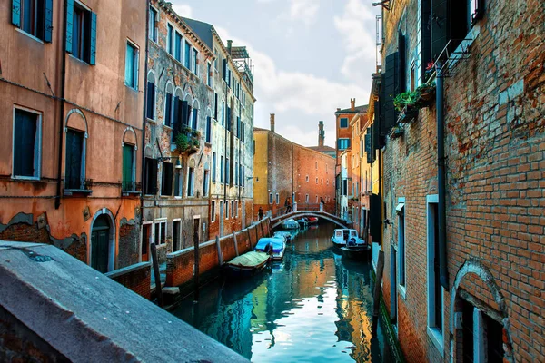 Venice Fevereiro 2018 Canal Com Gôndolas Veneza Itália — Fotografia de Stock